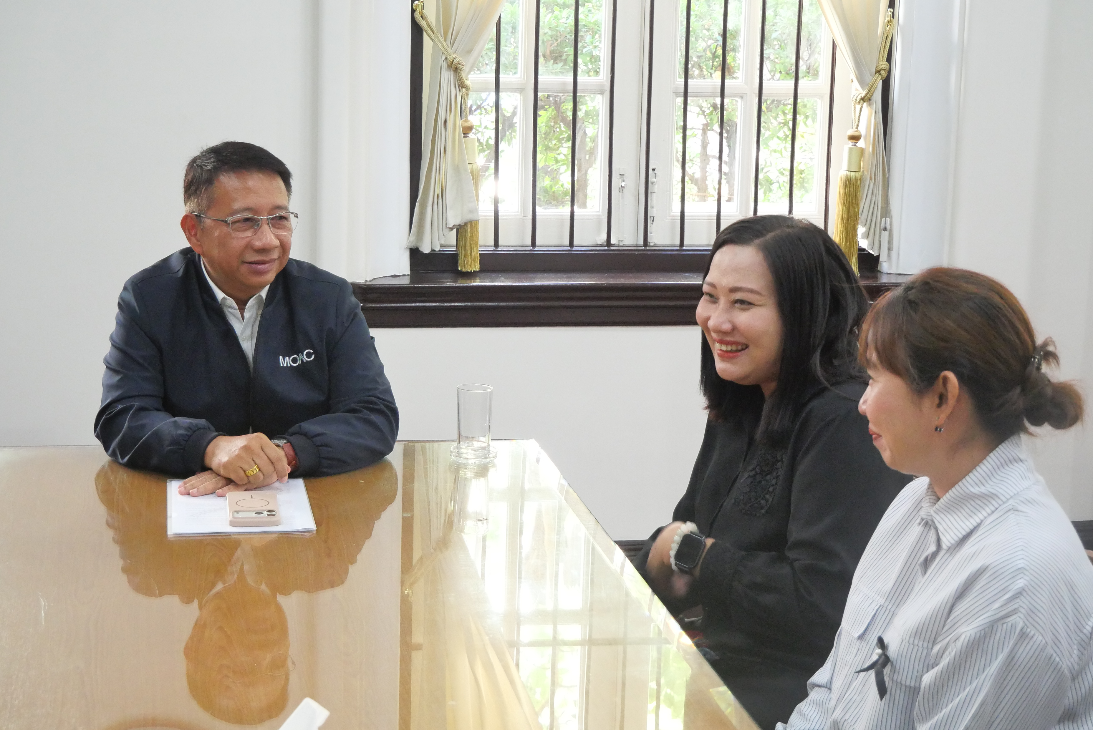 title - สำนักบริหารกลาง ส.ป.ก. ร่วมแสดงความยินดี และสวัสดีปีใหม่ อธิบดีกรมตรวจบัญชีสหกรณ์ พร้อมรับพรต้อนรับปีใหม่ 2569